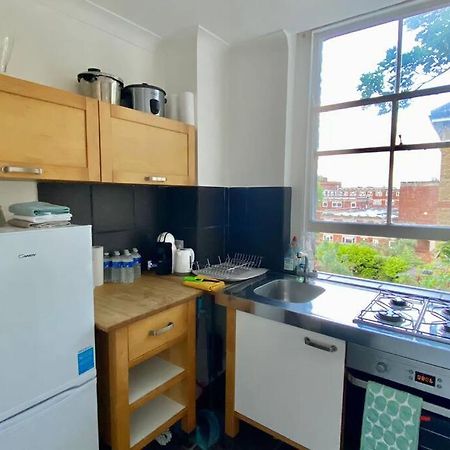 2 Bedroom Flat In Camberwell Green - Central Location With Excellent Connections To Tourist Attractions And Main London Airports Bagian luar foto