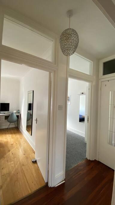 2 Bedroom Flat In Camberwell Green - Central Location With Excellent Connections To Tourist Attractions And Main London Airports Bagian luar foto