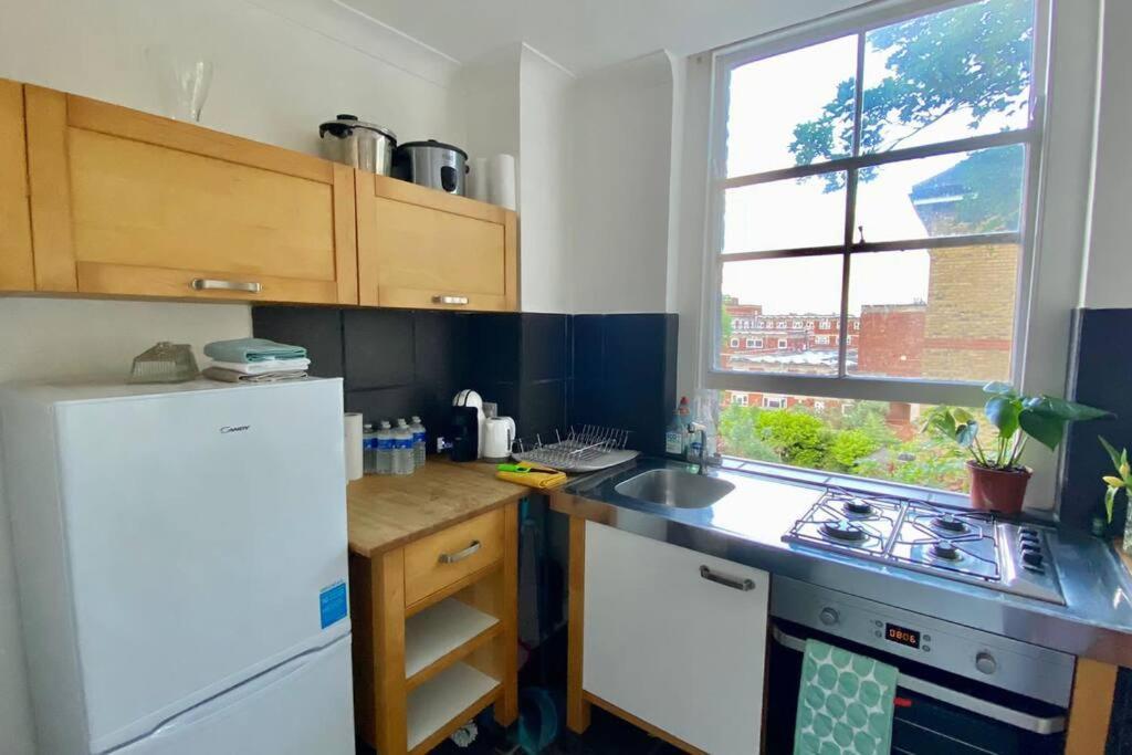 2 Bedroom Flat In Camberwell Green - Central Location With Excellent Connections To Tourist Attractions And Main London Airports Bagian luar foto