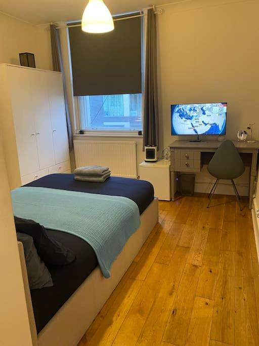 2 Bedroom Flat In Camberwell Green - Central Location With Excellent Connections To Tourist Attractions And Main London Airports Bagian luar foto